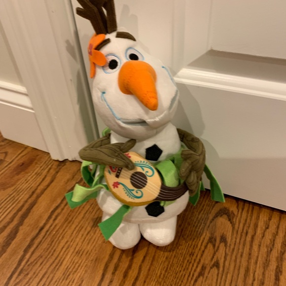 Disney Store Authentic Frozen Olaf in Hula Skirt w/Ukulele Plush Toy - Picture 2 of 5